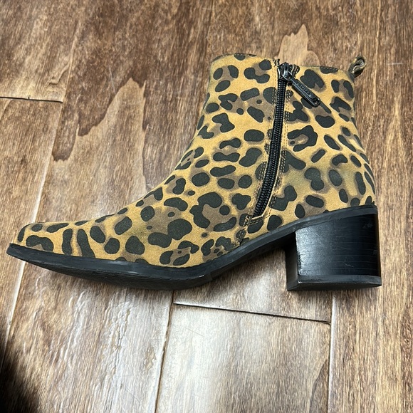 Blondo Animal Print Waterproof Booties - Picture 4 of 14